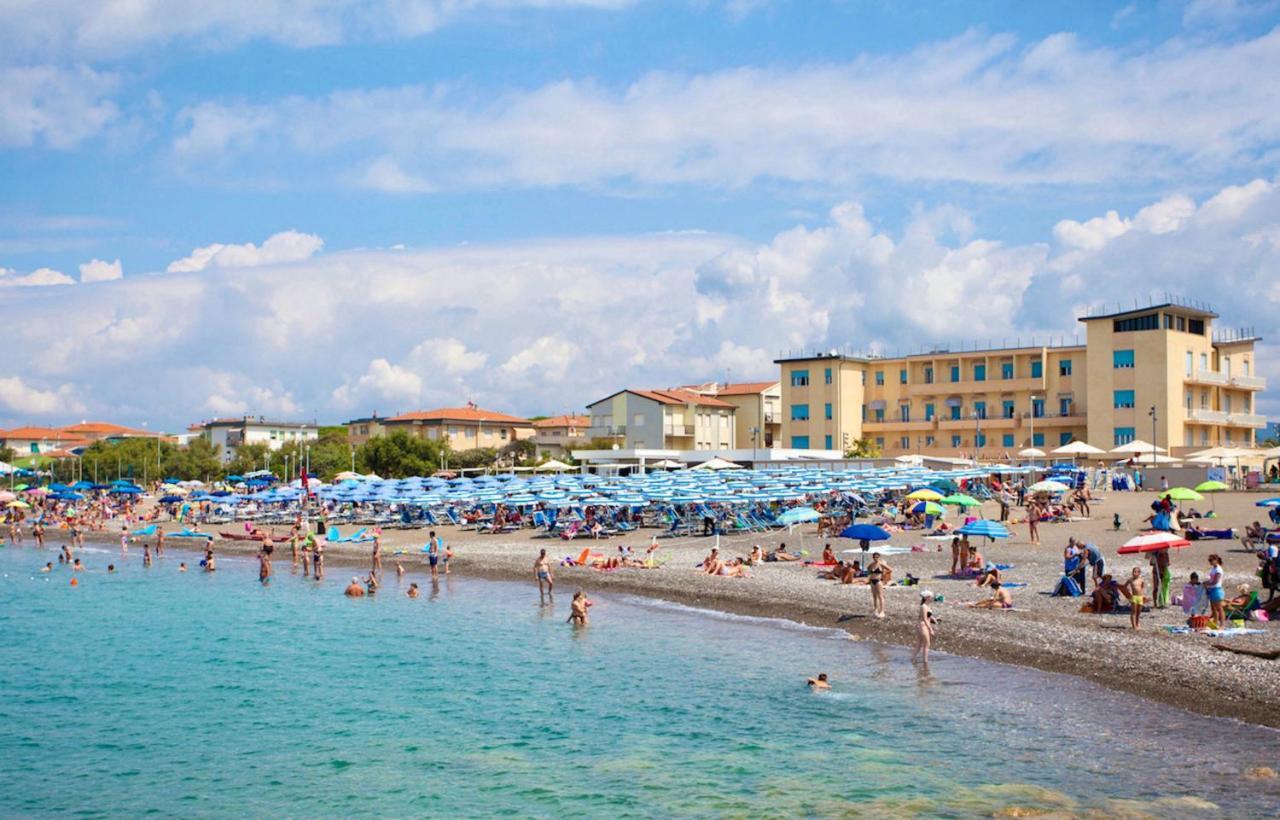 Isa-double With Balcony And Side Sea View In With Swimming Pool In Marina Di Cecina, Just 10 Meters From The Sea Hotel Cecina (Livorno)